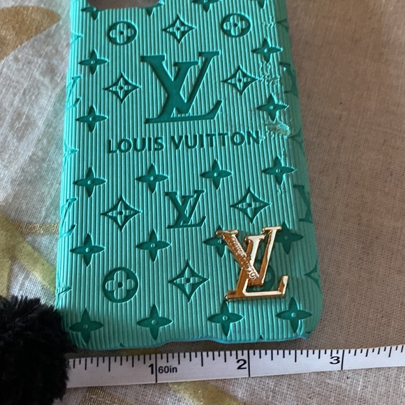 Authentic Louis Vuitton phone cases - Picture 7 of 16